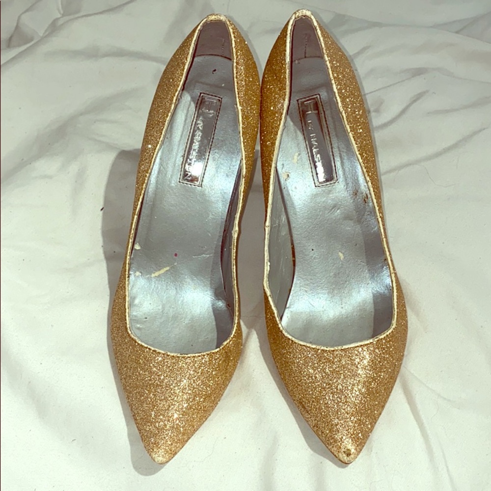 Sparkly Gold pointed pumps by Halston